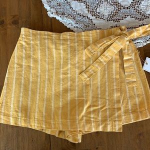 Forever 21 - Mustard Skort